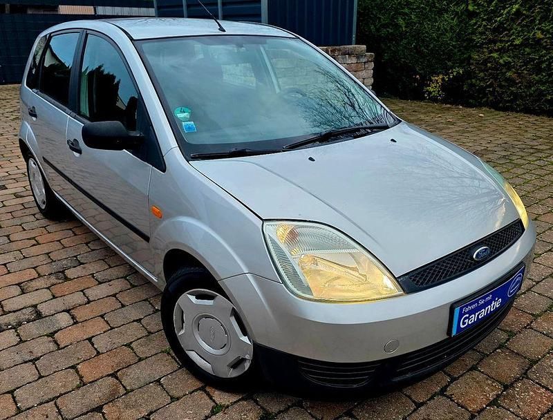 Gebraucht Ford Fiesta 69 PS (50 kW) 2003 Silber Limousine