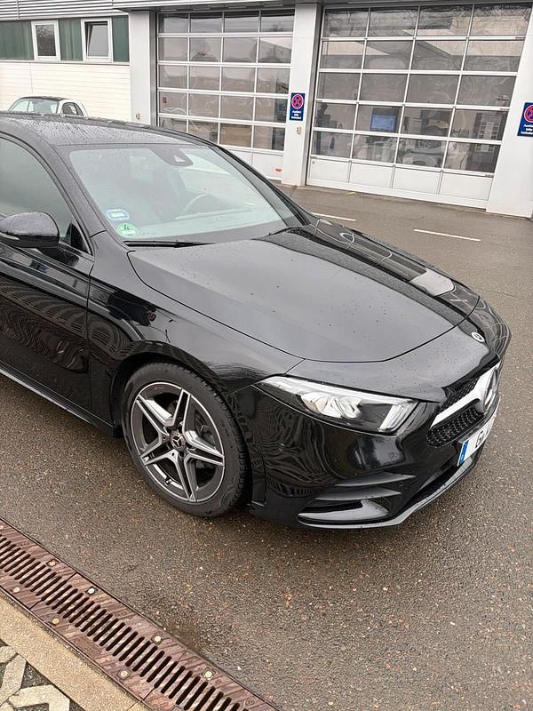 Gebraucht Mercedes A180 AMG line 136 PS (100 kW) 2022 Schwarz Kleinwagen