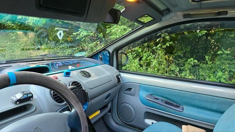 Second-hand Renault Twingo 58 CP (42 kW) 2004 Argintiu Hatchback