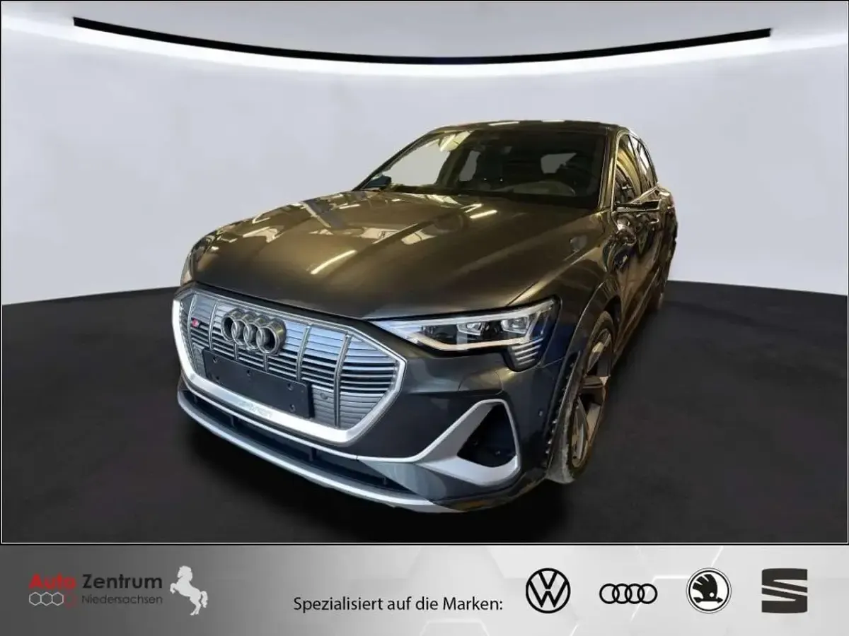 Gebraucht Audi e-tron Ambiente 369 kW (503 PS) 2023 Daytona gray pearl effect SUV