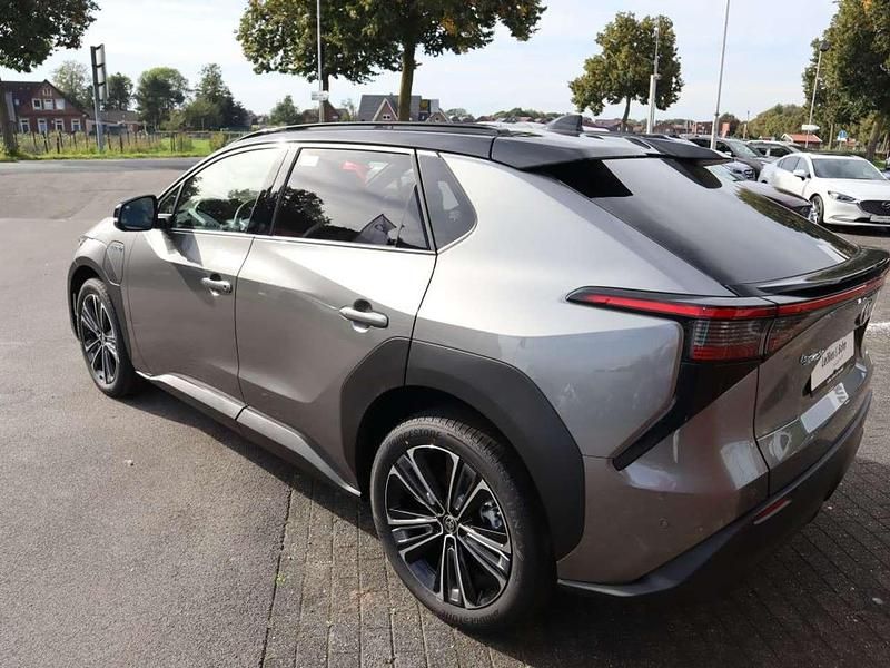 Neu Toyota bZ4X Comfort 150 kW (204 PS) 2025 Palladiumsilber metallic/dach SUV
