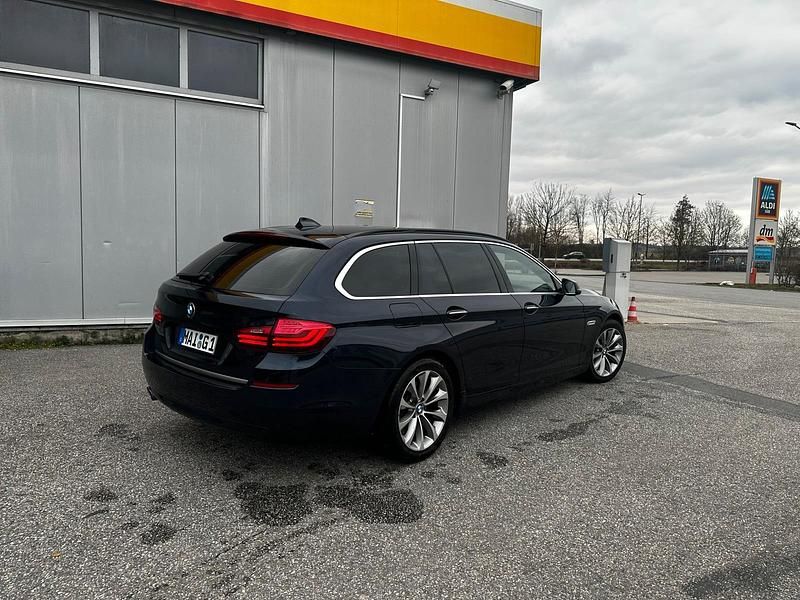 Blau Gebraucht 2014 BMW 530 Kombi | 14.750 € (Fairer Preis) - Bild 1/4