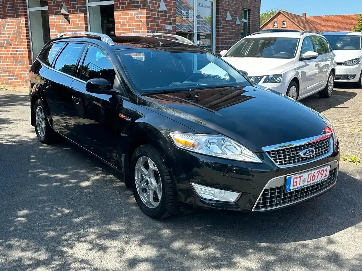 Gebraucht Ford Mondeo Titanium 140 PS (102 kW) 2010 Pantherschwarz metallic Kombi