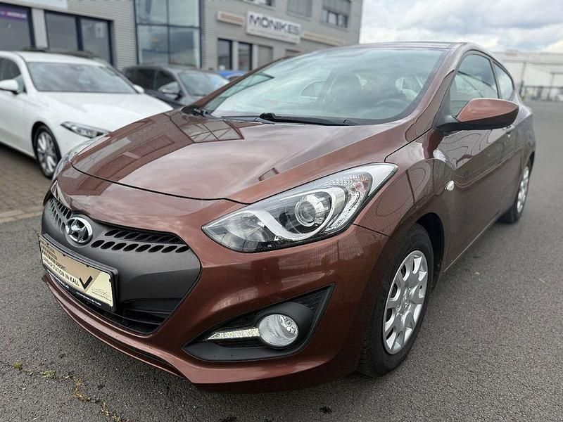 Braun Gebraucht 2014 Hyundai i30 Classic Coupé | 5.990 € (Fairer Preis) - Bild 1/4