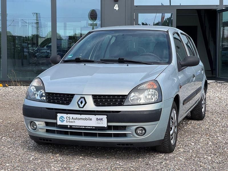 Silber Gebraucht 2003 Renault Clio II Limousine | 2.990 € (Teuer) - Bild 1/4
