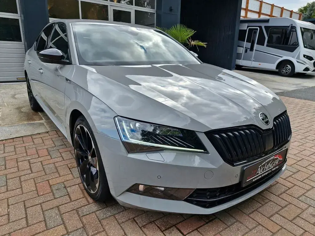 Gebraucht Skoda Superb SportLine 150 PS (110 kW) 2019 Grau Limousine