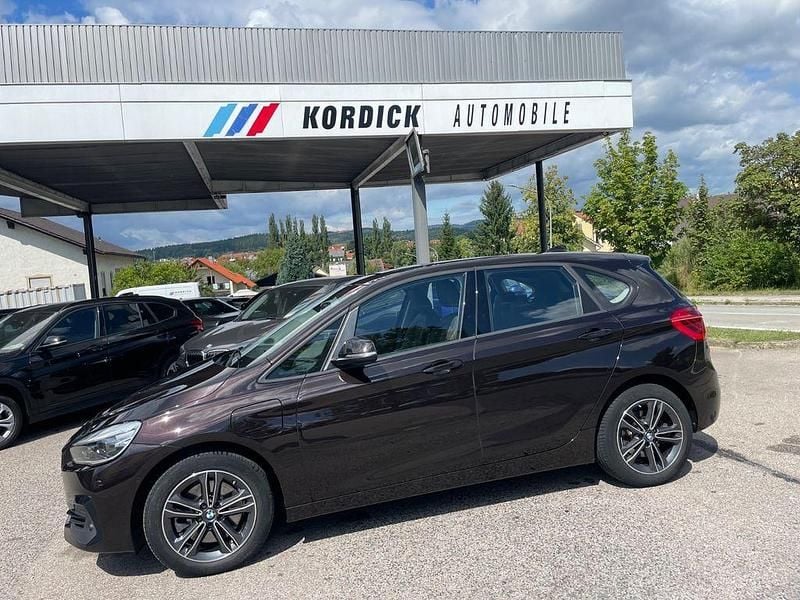 Braun Gebraucht 2020 BMW 225 Active Tourer Sport Line Van / Kleinbus | 19.900 € (Fairer Preis) - Bild 1/4