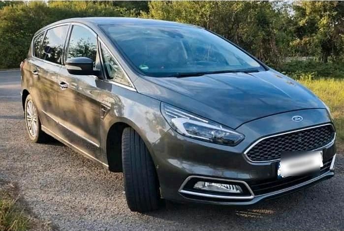 Grau Gebraucht 2018 Ford S-MAX S Van / Kleinbus | 19.700 € (Etwas zu teuer) - Bild 1/4