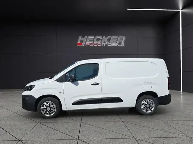 Gebraucht Peugeot Partner Premium 131 PS (96 kW) 2019 Lack weiss banquise/typ aussenve Van / Kleinbus