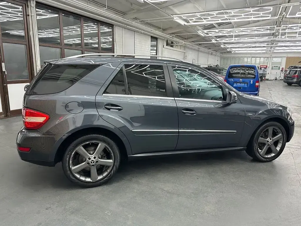 Gebraucht Mercedes ML300 204 PS (150 kW) 2011 Grau SUV