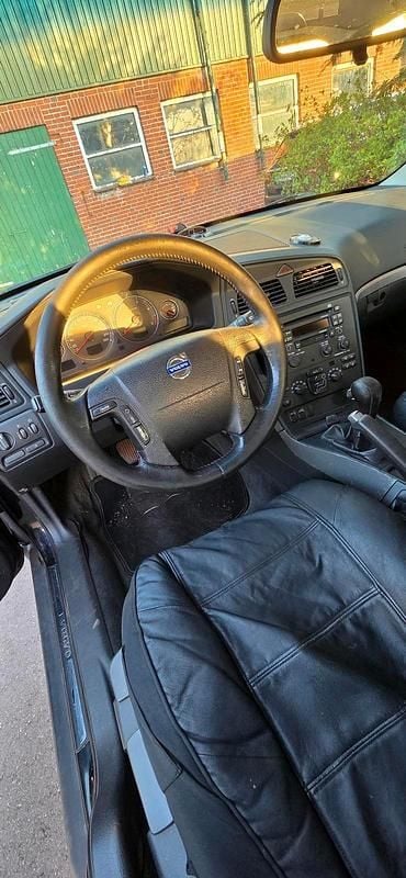 Second-hand Volvo V70 190 CP (139 kW) 2004 Negru Break