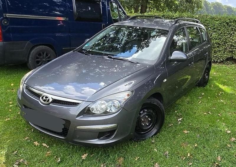 Grau Gebraucht 2010 Hyundai i30 Kombi | 5.500 € (Teuer) - Bild 1/4