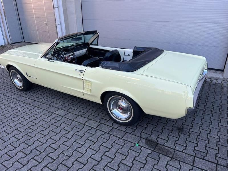 Gebraucht Ford V8 224 PS (164 kW) 1967 Gelb Cabrio