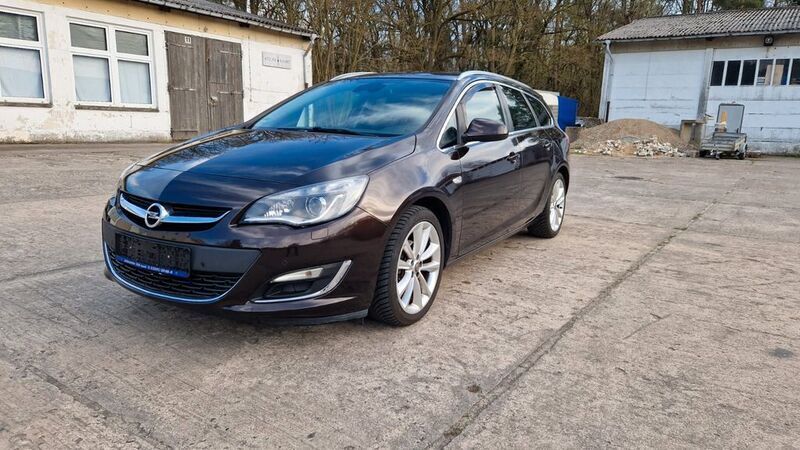 Braun Gebraucht 2013 Opel Astra Innovation Kombi | 5.900 € (Fairer Preis) - Bild 1/4