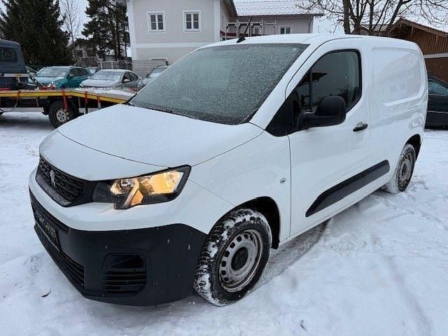Gebraucht Peugeot Partner 76 PS (55 kW) 2021 Weiß Van / Kleinbus