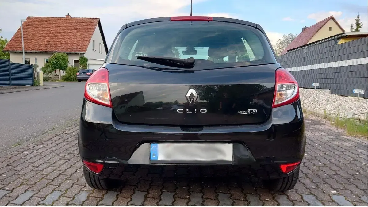 Używany Renault Clio II Expression 101 KM (74 kW) 2010 Czarny Hatchback