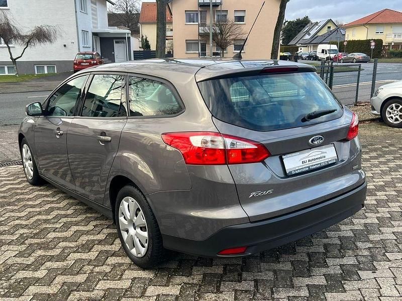 Gebraucht Ford Focus Trend 101 PS (74 kW) 2014 Braun Limousine