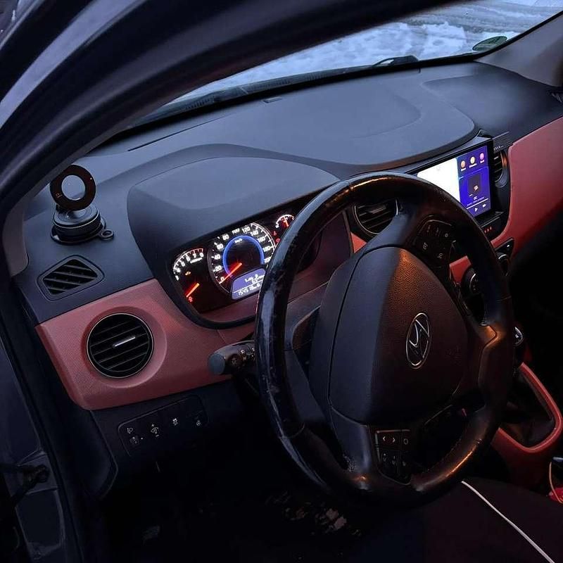 Gebraucht Hyundai i10 87 PS (63 kW) 2015 Grau Kleinwagen