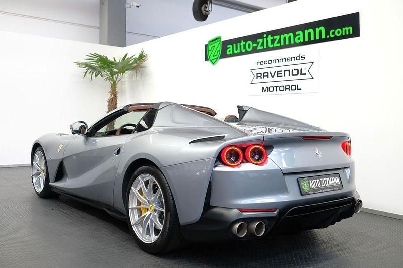 Gebraucht Ferrari 812 795 PS (584 kW) 2024 Grigio titanio metallic Cabrio