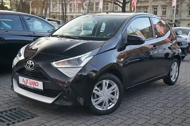 Second-hand Toyota Aygo 69 CP (50 kW) 2018 Negru Hatchback