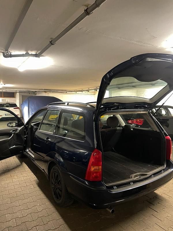 Gebraucht Ford Focus Ghia 101 PS (74 kW) 2002 Blau Kombi