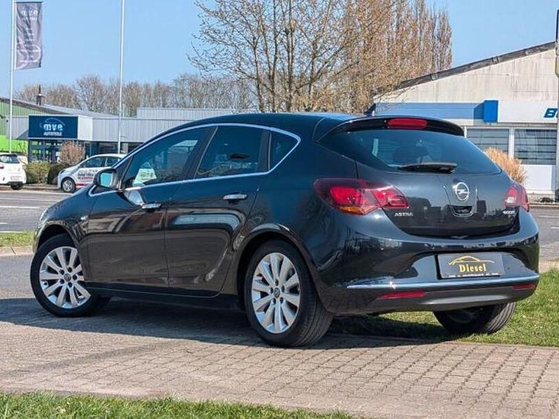 Gebraucht Opel Astra Innovation 131 PS (96 kW) 2013 Schwarz Limousine