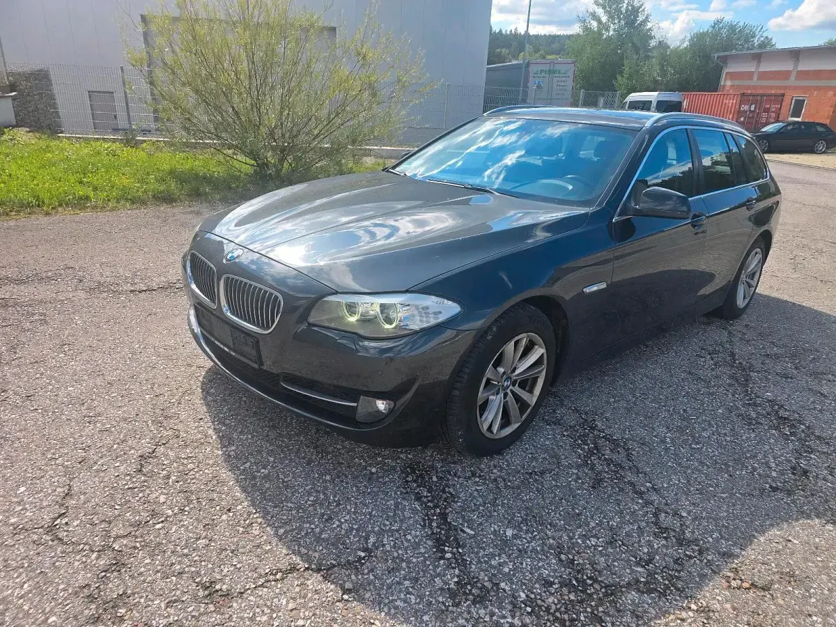 Gebraucht BMW 530 258 PS (189 kW) 2012 Grau Kombi