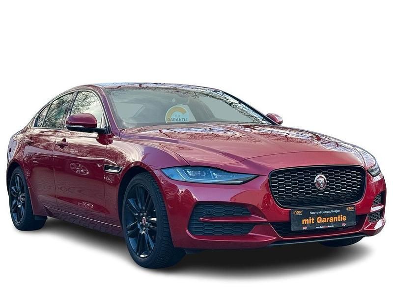 Gebraucht Jaguar XE S 179 PS (131 kW) 2020 Rot Limousine