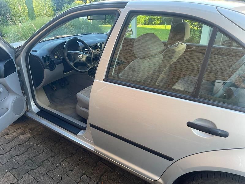 Gebraucht VW Bora 101 PS (74 kW) 1999 Silber Limousine