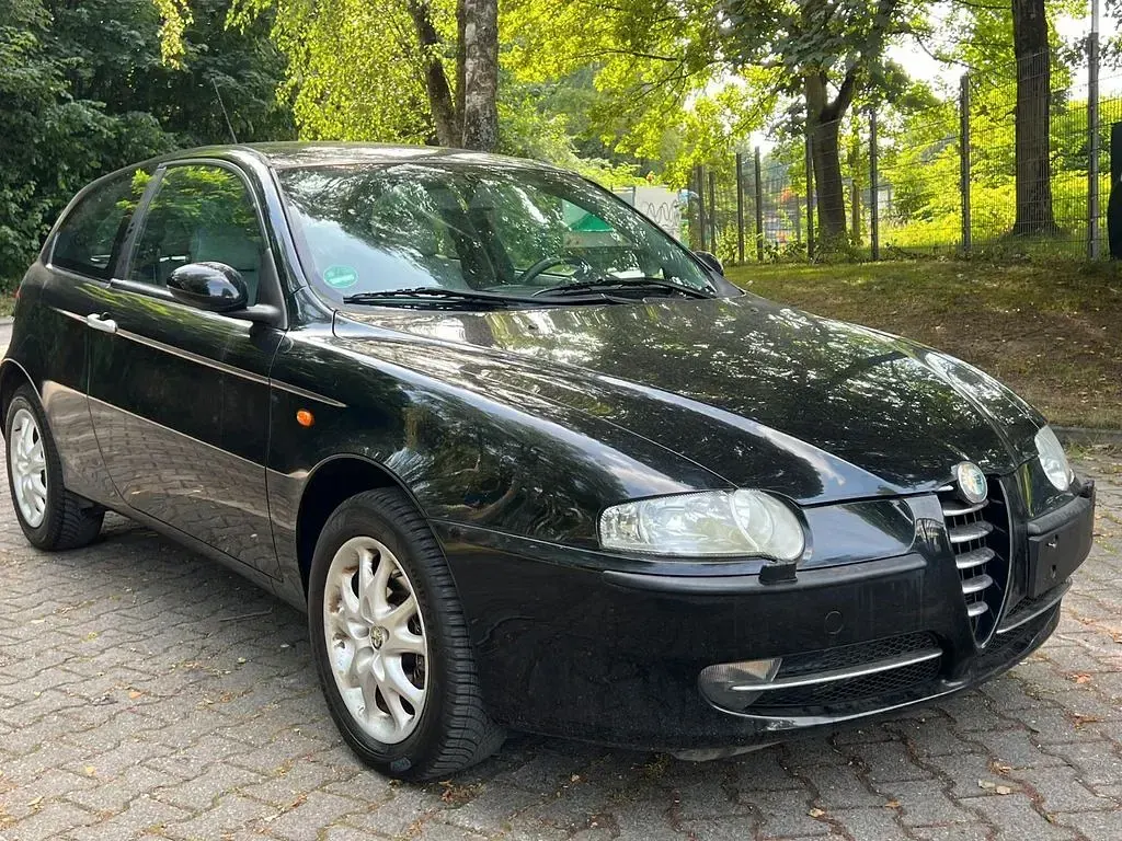 Gebraucht Alfa Romeo 147 Distinctive 150 PS (110 kW) 2001 Schwarz Kleinwagen