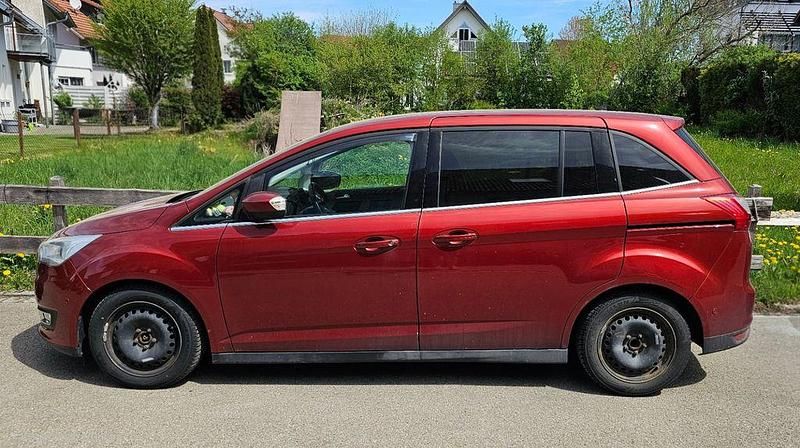 Gebraucht Ford Grand C-Max Titanium 150 PS (110 kW) 2016 Rot Van / Kleinbus