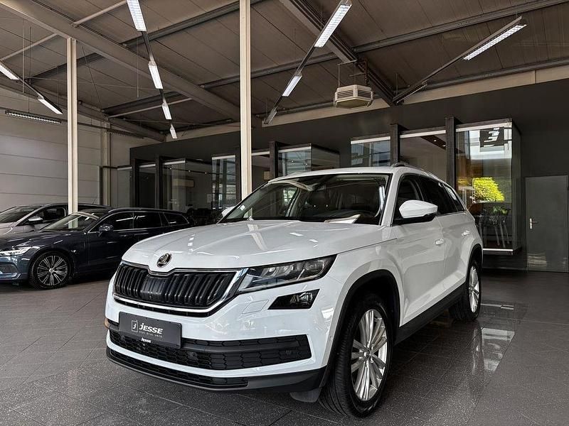 Moonweiss metallic (metallic) Gebraucht 2017 Skoda Kodiaq Style SUV | 26.990 € (Fairer Preis) - Bild 1/4