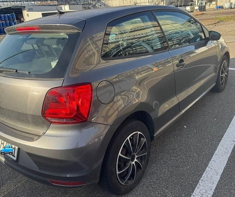 Grau Gebraucht 2015 VW Polo Kleinwagen | 5.700 € (Guter Preis) - Bild 1/4