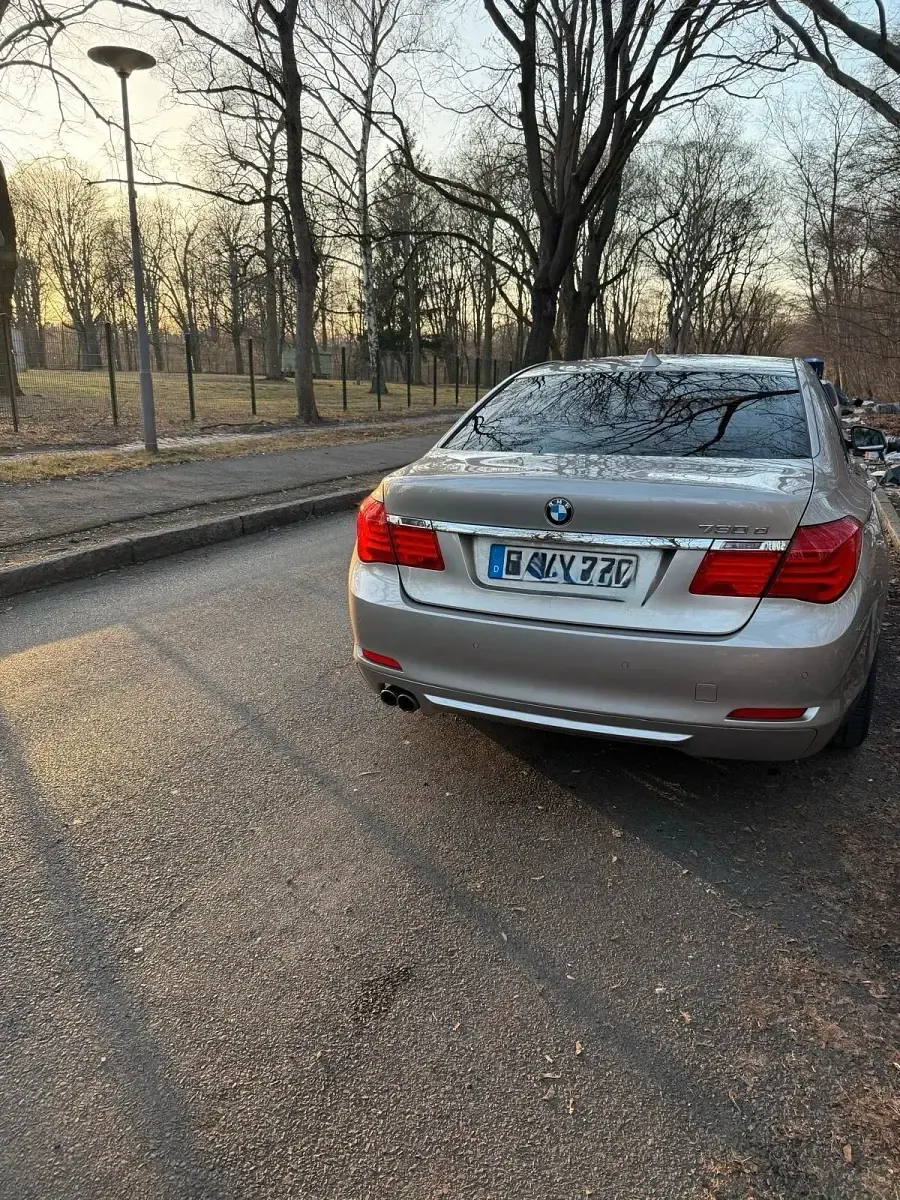 Gebraucht BMW 730 245 PS (180 kW) 2009 Grau Limousine