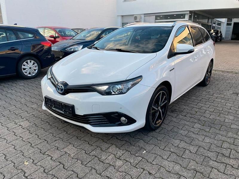 Weiß Gebraucht 2019 Toyota Auris Touring Sports Team Kombi | 12.995 € (Fairer Preis) - Bild 1/4