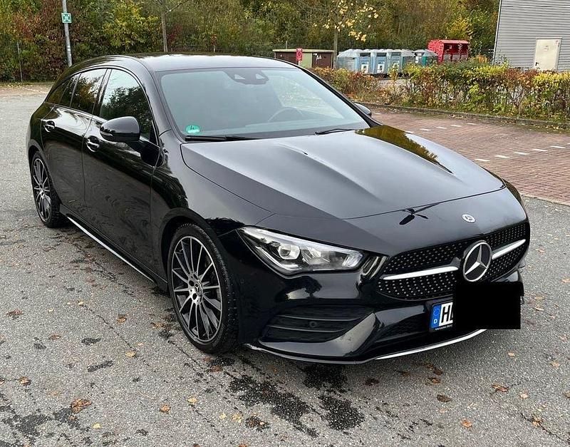 Schwarz Gebraucht 2020 Mercedes CLA200 Shooting Brake AMG line Kombi | 23.250 € (Fairer Preis) - Bild 1/4