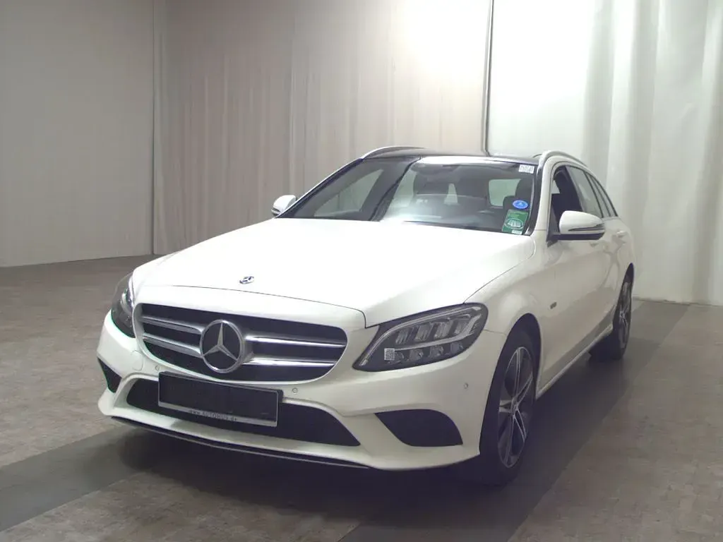 Gebraucht Mercedes C300e Avantgarde 306 PS (225 kW) 2020 Weiß Kombi