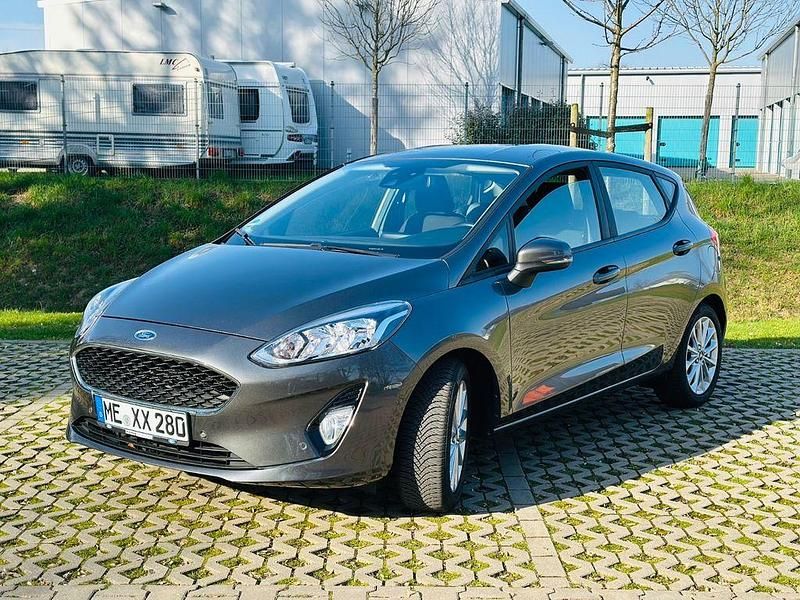 Gebraucht Ford Fiesta Cool & Connect 86 PS (63 kW) 2018 Grau Kleinwagen