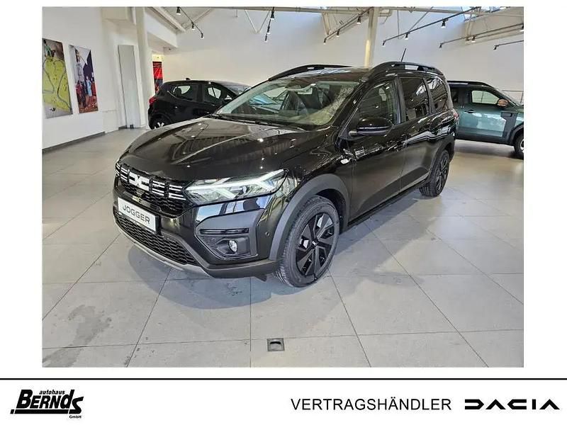 Perlmuttschwarz metallic Neu 2025 Dacia Jogger Expression | 22.049 € (Fairer Preis) - Bild 1/4