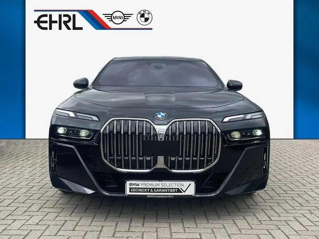 Gebraucht BMW 740 M Sport 299 PS (219 kW) 2025 Carbonschwarz Limousine
