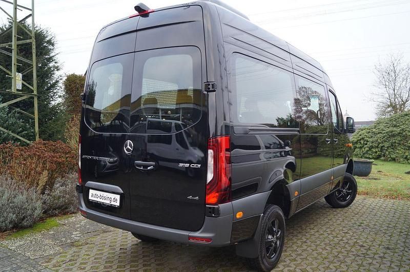 Neu Mercedes Sprinter 190 PS (139 kW) 2025 Schwarz Van