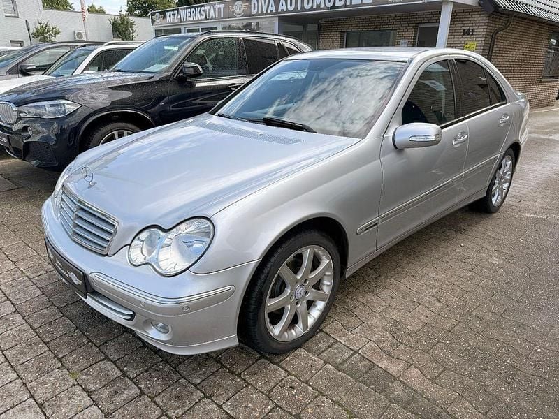 Silber Gebraucht 2005 Mercedes C220 Elegance Limousine | 5.999 € (Etwas zu teuer) - Bild 1/4