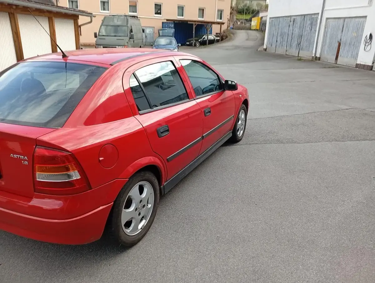 Gebraucht Opel Astra 75 PS (55 kW) 1999 Rot Kleinwagen