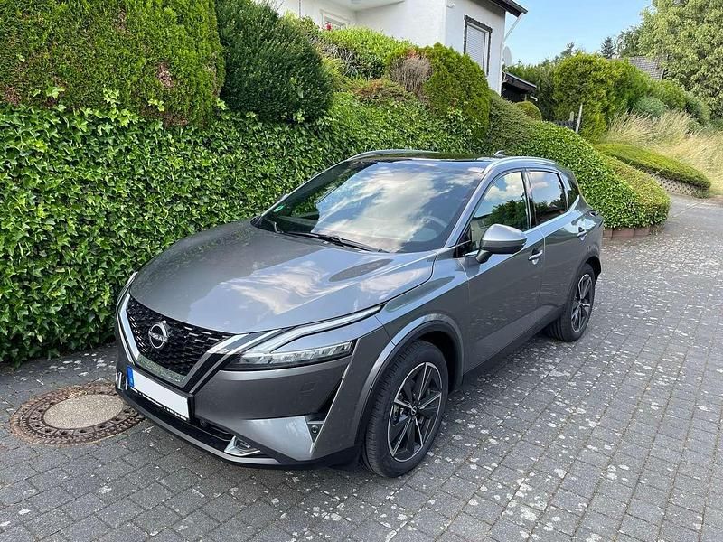 Grau Gebraucht 2024 Nissan Qashqai Tekna+ SUV | 29.499 € (Fairer Preis) - Bild 1/4