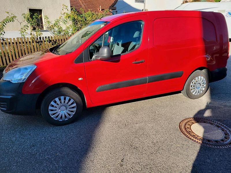 Rot Gebraucht 2016 Peugeot Partner Van / Kleinbus | 5.200 € (Teuer) - Bild 1/4