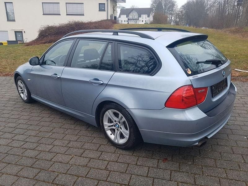 Gebraucht BMW 318 143 PS (105 kW) 2009 Silber Kombi