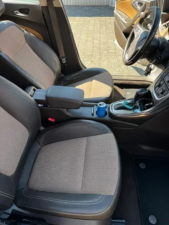 Second-hand Opel Astra Edition 165 CP (121 kW) 2012 Alb Break