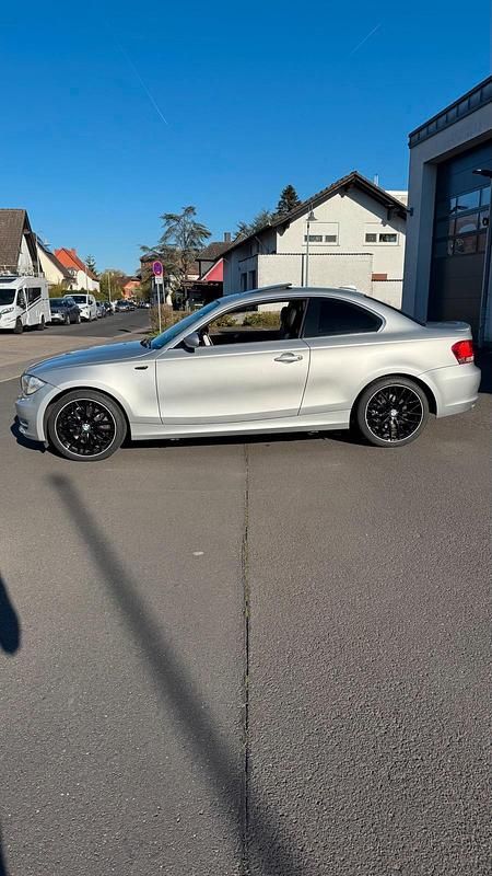Gebraucht BMW 123 Coupé Performance 204 PS (150 kW) 2009 Silber Coupé