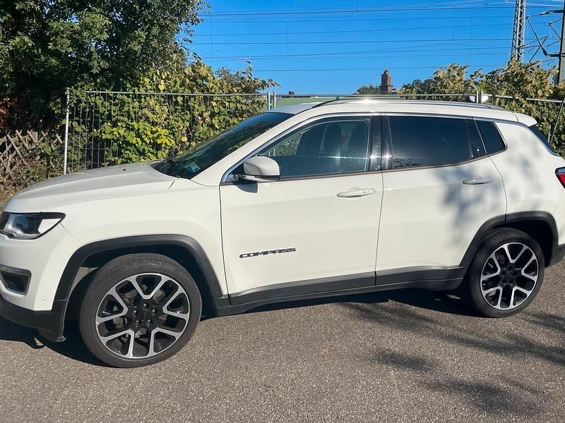 Weiß Gebraucht 2020 Jeep Compass SUV | 22.900 € (Teuer) - Bild 1/4
