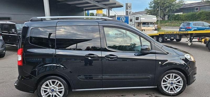 Schwarz Gebraucht 2015 Ford Tourneo Courier Titanium Van / Kleinbus | 7.999 € (Guter Preis) - Bild 1/4